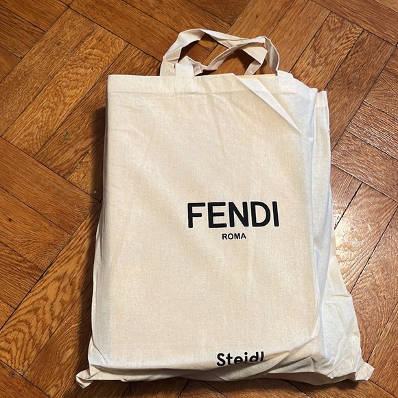 Fendi FF By Karl Lagerfeld logo monogram Collectors wooden trunk book USB NEW - Picture 3 of 12